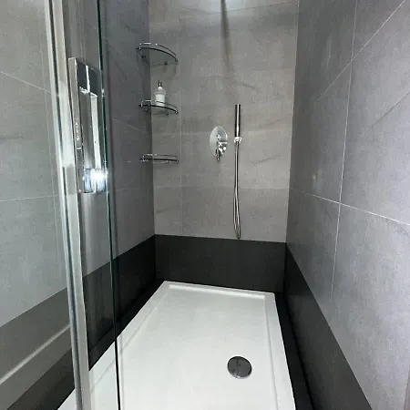 Апартаменты Paceville Sandy With Jacuzzi & Free Parking Сент Джулианс