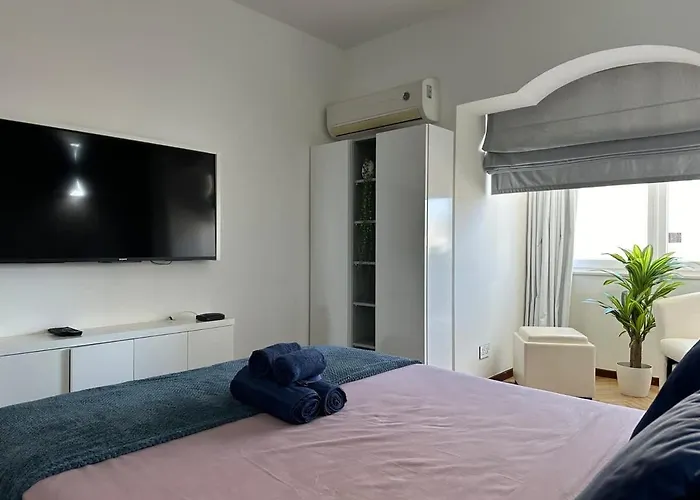 شقة Paceville Sandy With Jacuzzi & Free Parking سانت جوليان