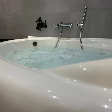 Paceville Sandy With Jacuzzi & Free Parking Apartmán